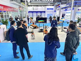 【消防機(jī)器狗系列亮相石油展】北京凌天滅火四足機(jī)器狗、偵察四足機(jī)器狗、運(yùn)輸四足機(jī)器狗、消防系留滅火無(wú)人機(jī)等重點(diǎn)裝備亮相展會(huì)！